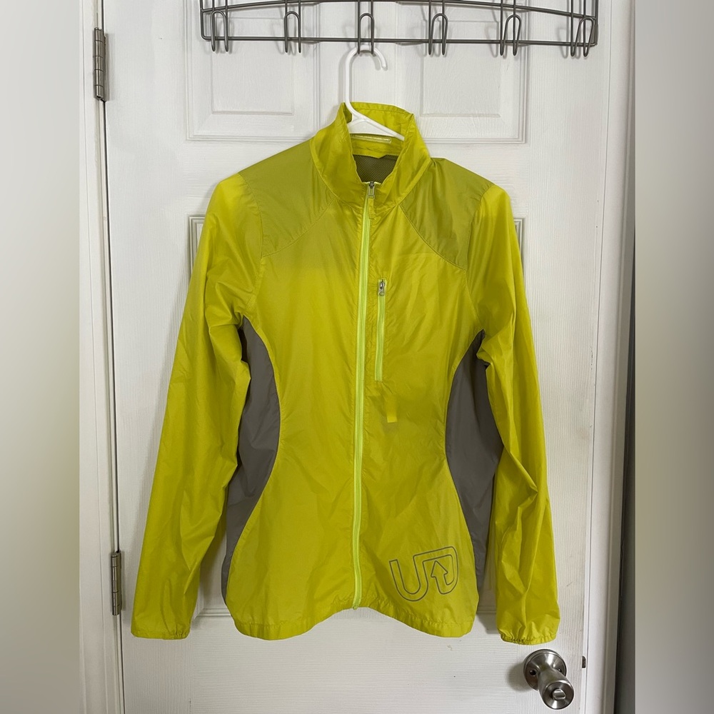 Ultimate Direction Womens Marathon Running Windbreaker Shell Yellow Medium